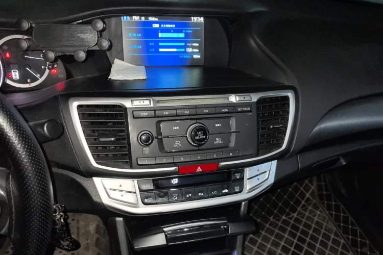 Used Honda Accord 2014 2.0L EX Luxury Edition Audio And AC Panel