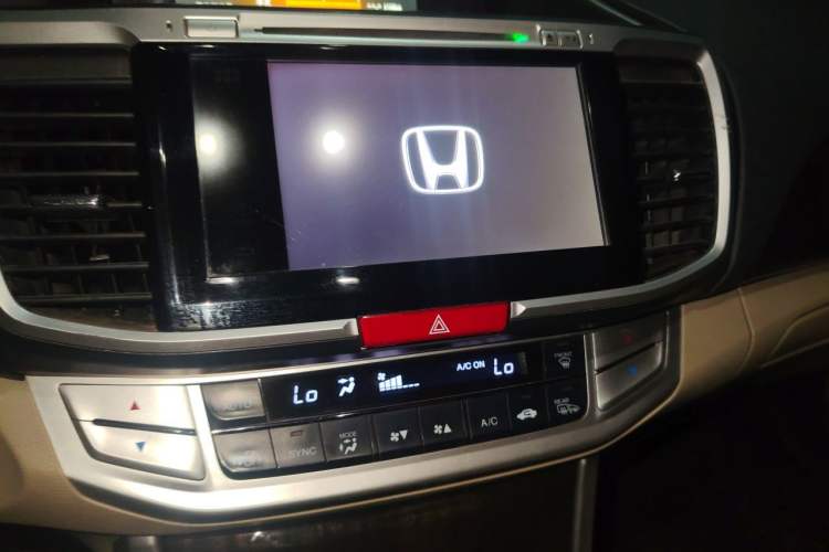 Used Honda Accord 2014 2.4L LX Comfort Edition Audio And AC Panel