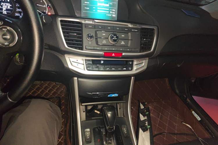 Used Honda Accord 2014 2.0L EX Luxury Edition Audio And AC Panel