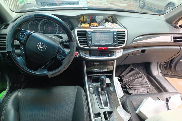 Used Honda Accord 2014 2.4L EXN Luxury Navigation Edition Center Console