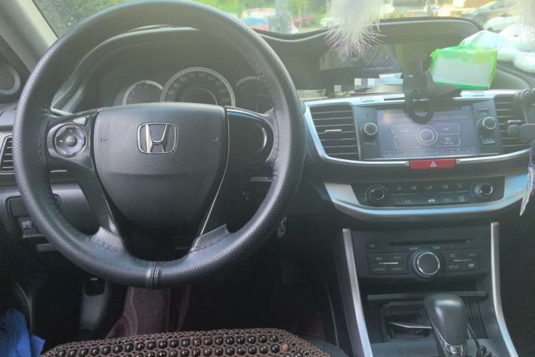 Used Honda Accord 2014 2.0L LX Comfort Edition Center Console
