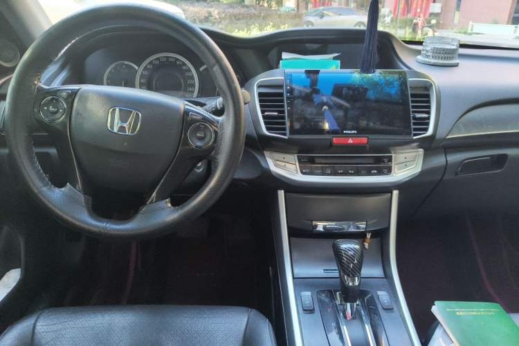Used Honda Accord 2014 2.0L EXN Luxury Navigation Edition Center Console