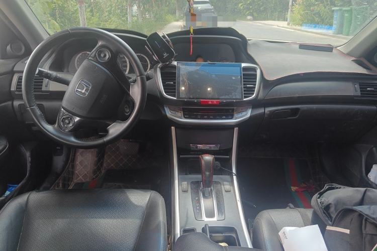 Used Honda Accord 2014 2.0L EX Luxury Edition Center Console