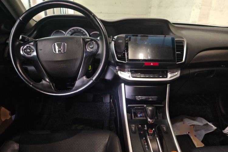 Used Honda Accord 2014 2.0L EX Luxury Edition Center Console