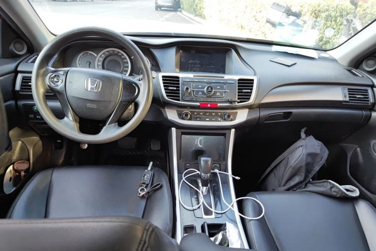 Used Honda Accord 2014 2.0L LX Comfort Edition Center Console