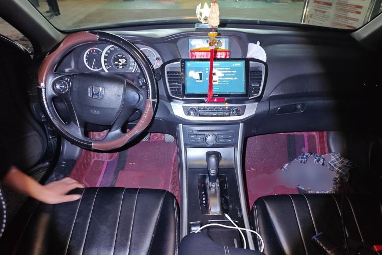 Used Honda Accord 2014 2.0L LX Comfort Edition Center Console