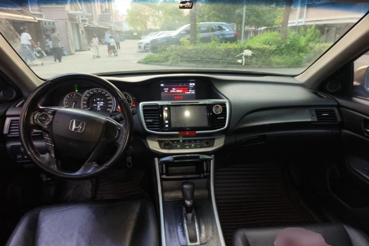 Used Honda Accord 2014 2.0L LX Comfort Edition Center Console