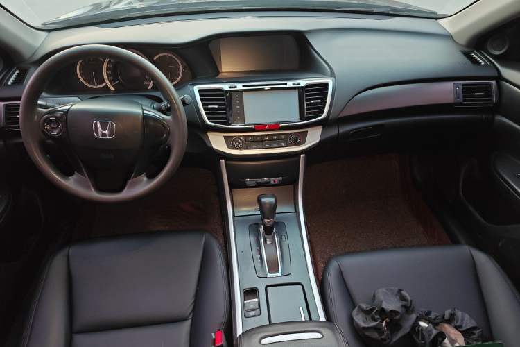 Used Honda Accord 2014 2.0L LX Comfort Edition Center Console
