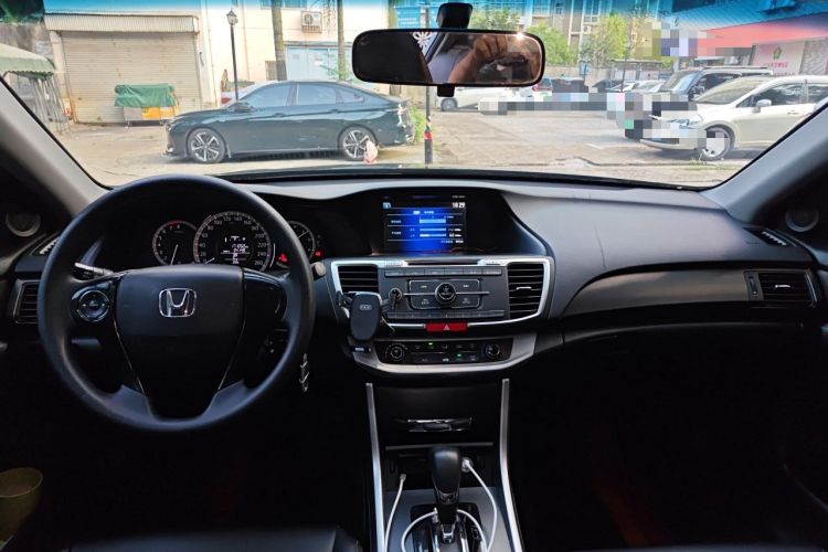 Used Honda Accord 2014 2.0L LX Comfort Edition Center Console