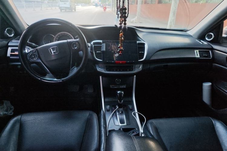 Used Honda Accord 2014 2.0L EX Luxury Edition Center Console