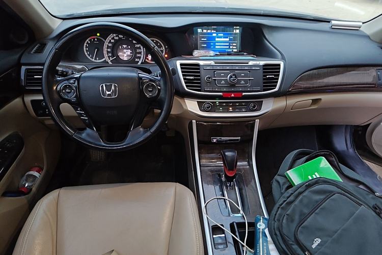 Used Honda Accord 2014 2.0L LX Comfort Edition Center Console