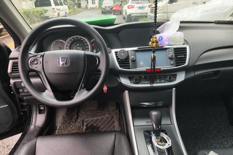 Used Honda Accord 2014 2.0L LX Comfort Edition Center Console
