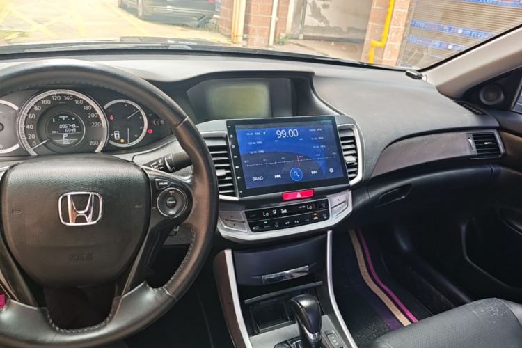 Used Honda Accord 2014 2.0L EX Luxury Edition Center Console
