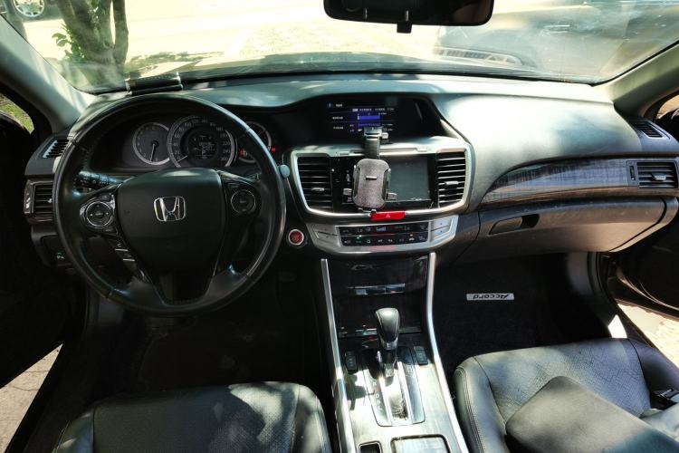 Used Honda Accord 2014 2.4L EX Luxury Edition Center Console