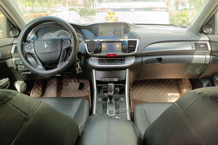 Used Honda Accord 2014 2.0L EX Luxury Edition Center Console