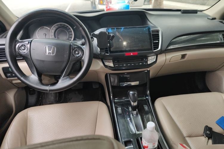 Used Honda Accord 2014 2.0L EX Luxury Edition Center Console