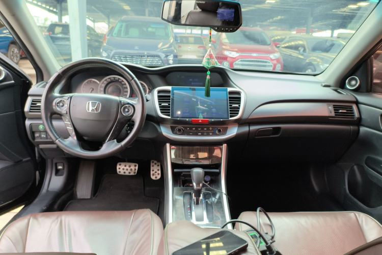 Used Honda Accord 2014 2.0L LX Comfort Edition Center Console