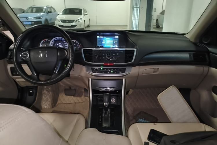 Used Honda Accord 2014 2.0L LX Comfort Edition Center Console