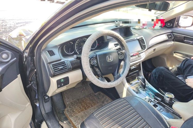 Used Honda Accord 2014 2.4L EX Luxury Edition Center Console