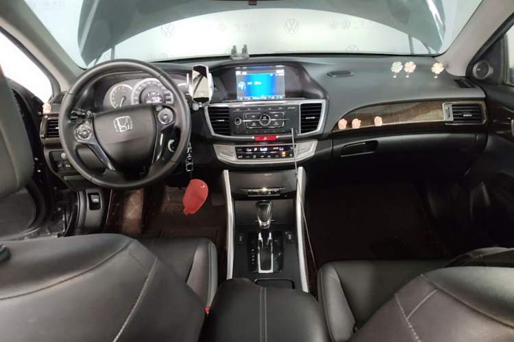 Used Honda Accord 2014 2.0L EX Luxury Edition Center Console