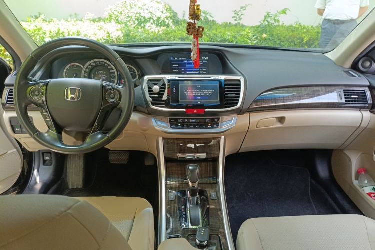 Used Honda Accord 2014 2.4L EX Luxury Edition Center Console