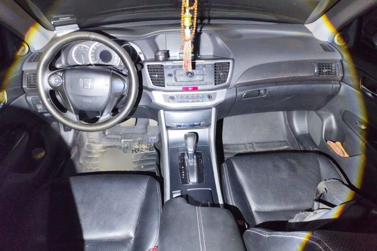 Used Honda Accord 2014 2.0L LX Comfort Edition Center Console