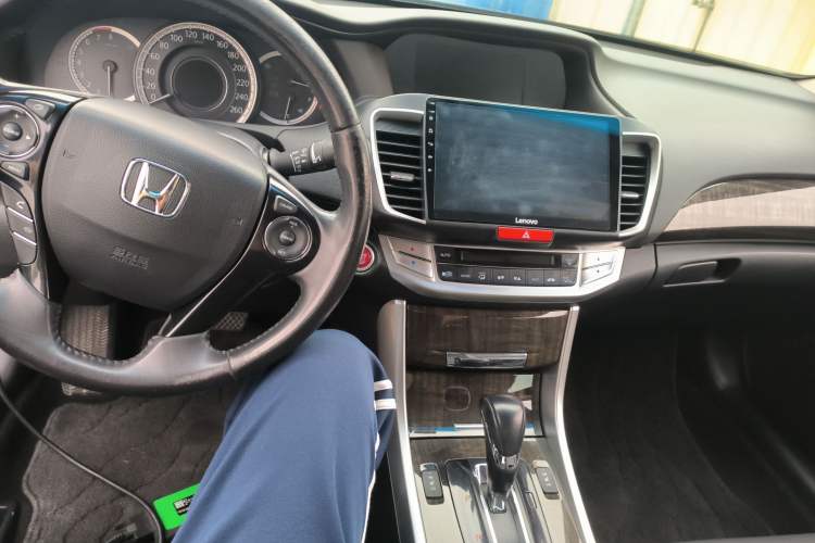 Used Honda Accord 2014 2.4L EX Luxury Edition Center Console