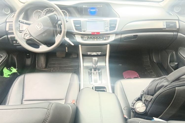 Used Honda Accord 2014 2.0L LX Comfort Edition Center Console