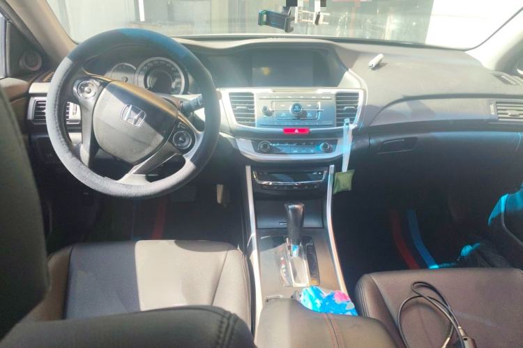 Used Honda Accord 2014 2.0L LX Comfort Edition Center Console