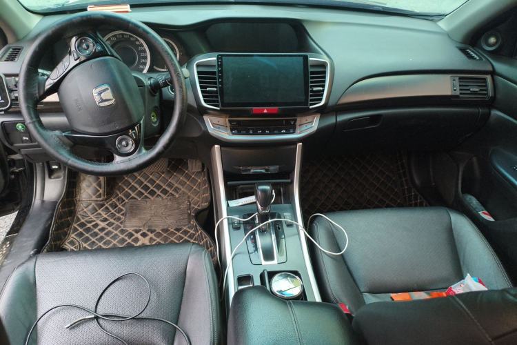 Used Honda Accord 2014 2.0L EXN Luxury Navigation Edition Center Console