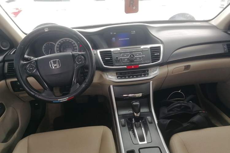 Used Honda Accord 2014 2.0L EX Luxury Edition Center Console