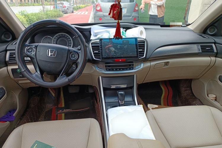 Used Honda Accord 2014 2.0L EX Luxury Edition Center Console