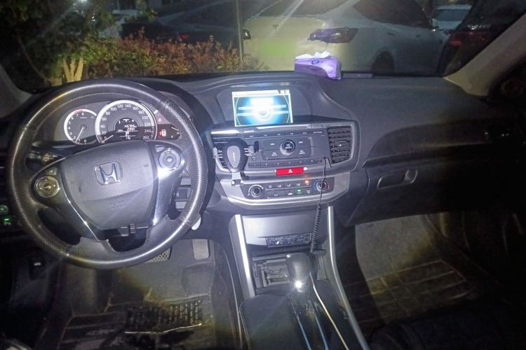 Used Honda Accord 2014 2.0L LX Comfort Edition Center Console