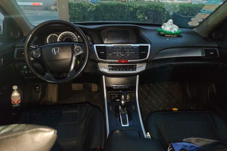 Used Honda Accord 2014 2.0L EX Luxury Edition Center Console