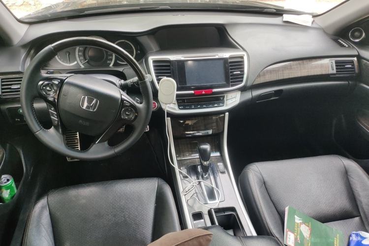 Used Honda Accord 2014 3.0L VTI Prestige Edition Center Console