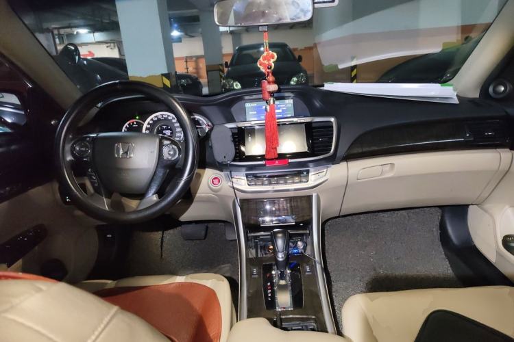 Used Honda Accord 2014 2.4L EX Luxury Edition Center Console