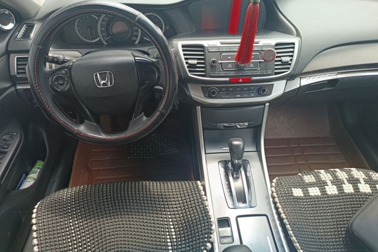 Used Honda Accord 2014 2.0L LX Comfort Edition Center Console