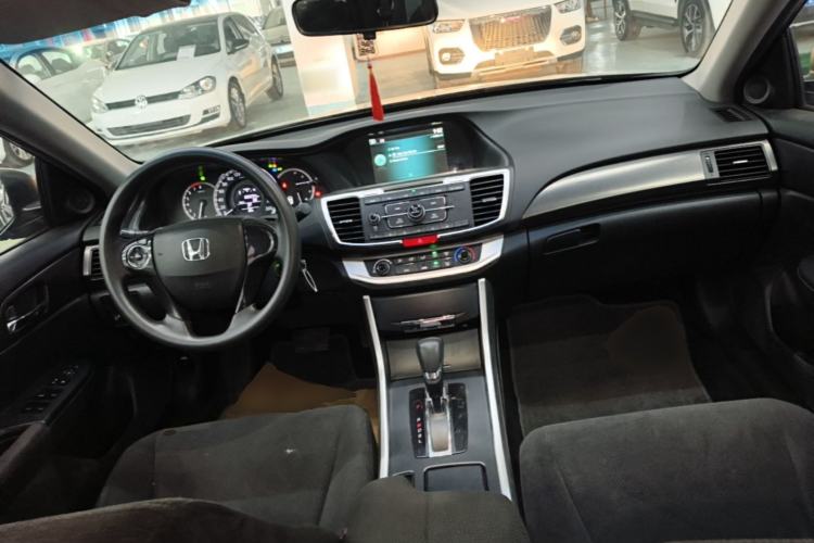 Used Honda Accord 2014 2.0L LX Comfort Edition Center Console