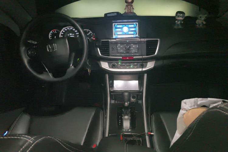 Used Honda Accord 2014 2.0L LX Comfort Edition Center Console