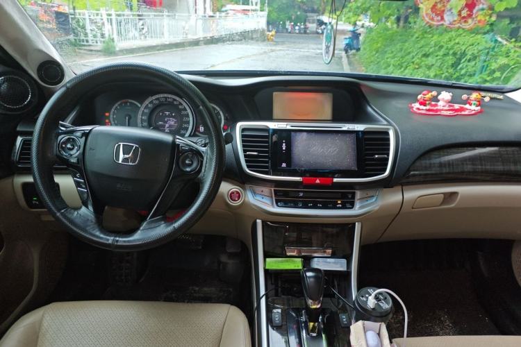 Used Honda Accord 2014 2.4L EX Luxury Edition Center Console