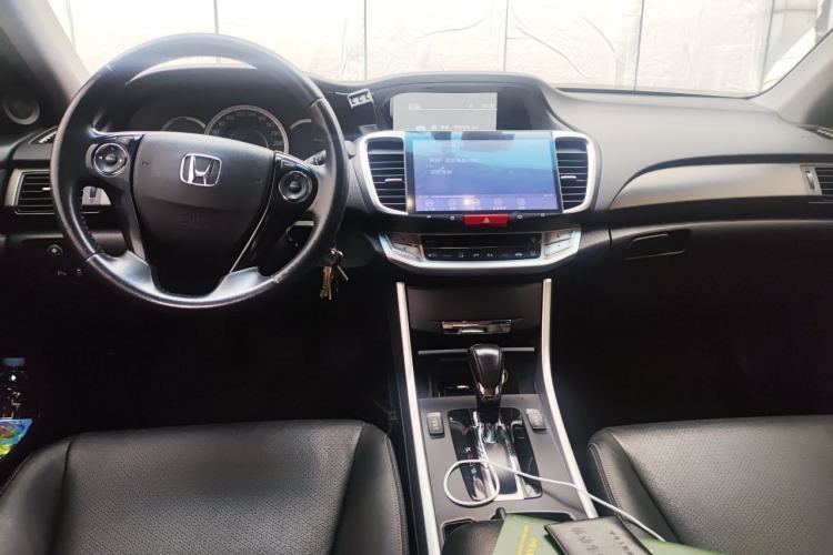 Used Honda Accord 2014 2.0L EX Luxury Edition Center Console