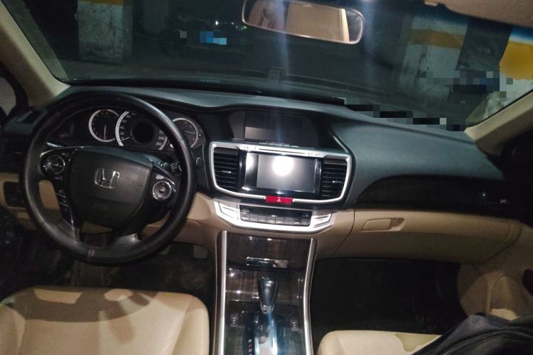 Used Honda Accord 2014 2.4L LX Comfort Edition Center Console