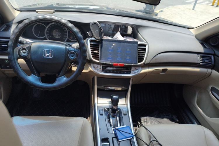 Used Honda Accord 2014 2.0L EX Luxury Edition Center Console