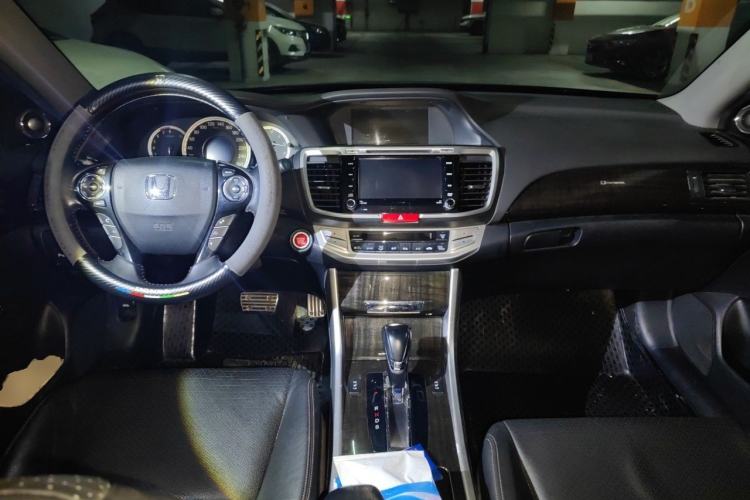Used Honda Accord 2014 3.0L EXLN Flagship Edition Center Console