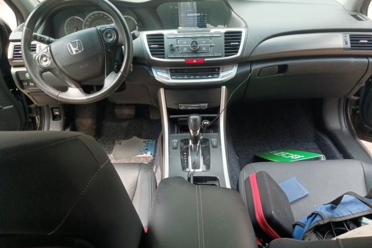 Used Honda Accord 2014 2.0L EX Luxury Edition Center Console
