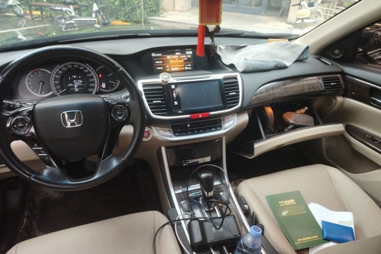 Used Honda Accord 2014 2.4L EX Luxury Edition Center Console