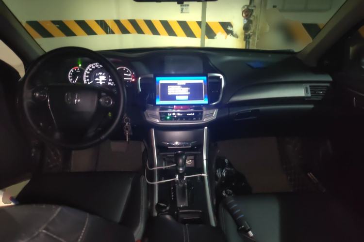 Used Honda Accord 2014 2.0L EX Luxury Edition Center Console