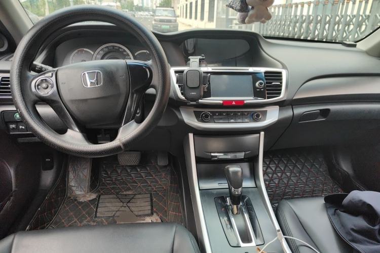Used Honda Accord 2014 2.0L LX Comfort Edition Center Console