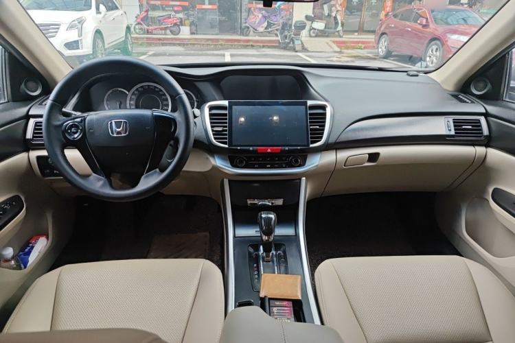 Used Honda Accord 2014 2.0L LX Comfort Edition Center Console