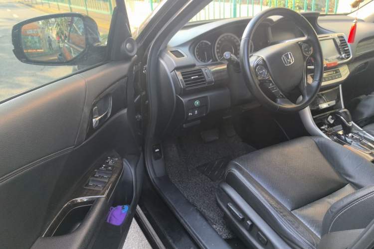 Used Honda Accord 2014 2.4L EXN Luxury Navigation Edition Driver Seat